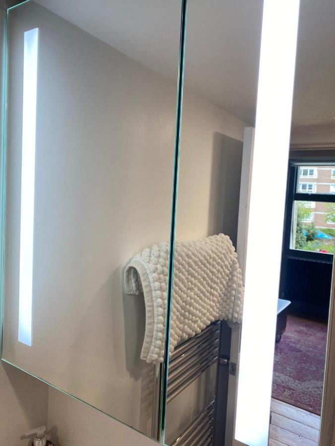 22 Stunning Large Loft - Great Location - Free Onsite Parking - Garden View- Quiet Apartment Brighton