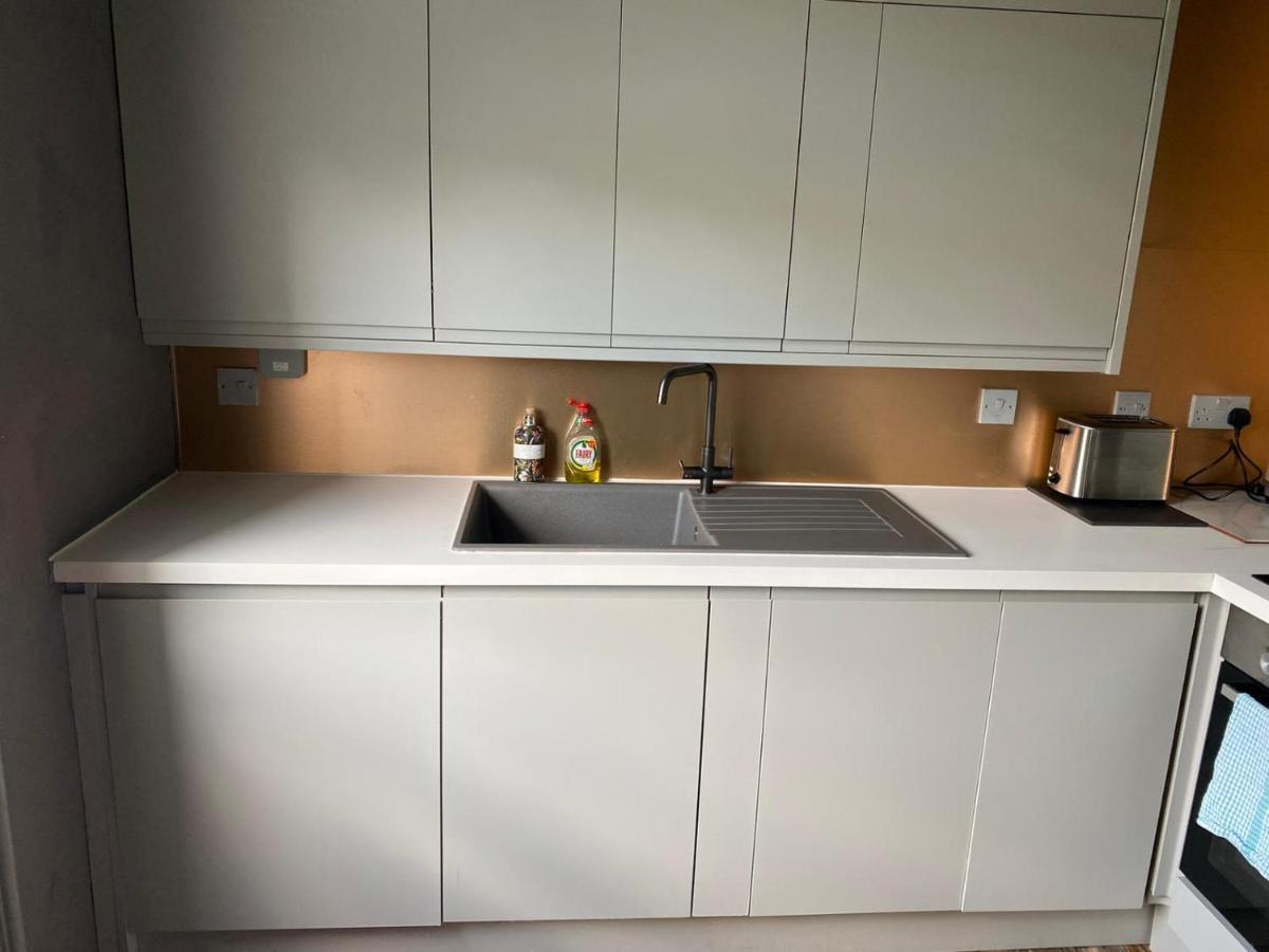 22 Stunning Large Loft - Great Location - Free Onsite Parking - Garden View- Quiet Apartment