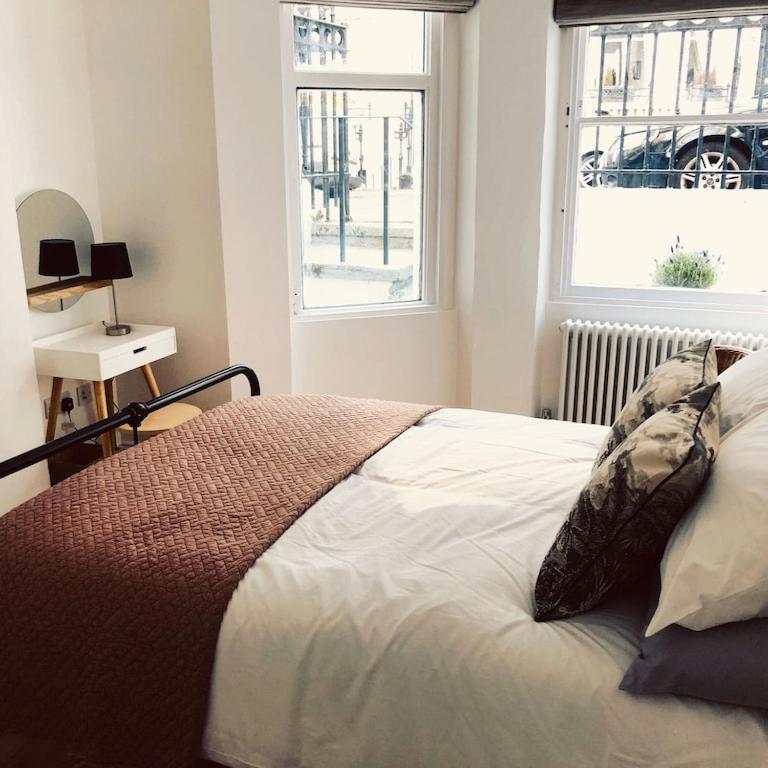 Flat, 3 Bedrooms, Sleeps 6, Close To Shops And * Brighton