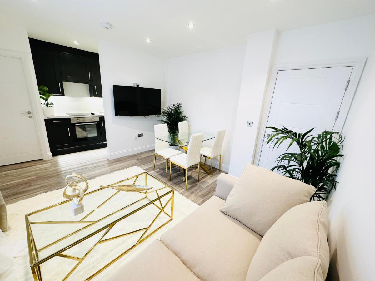 Beautiful Flat In Windsor Court Apartment *