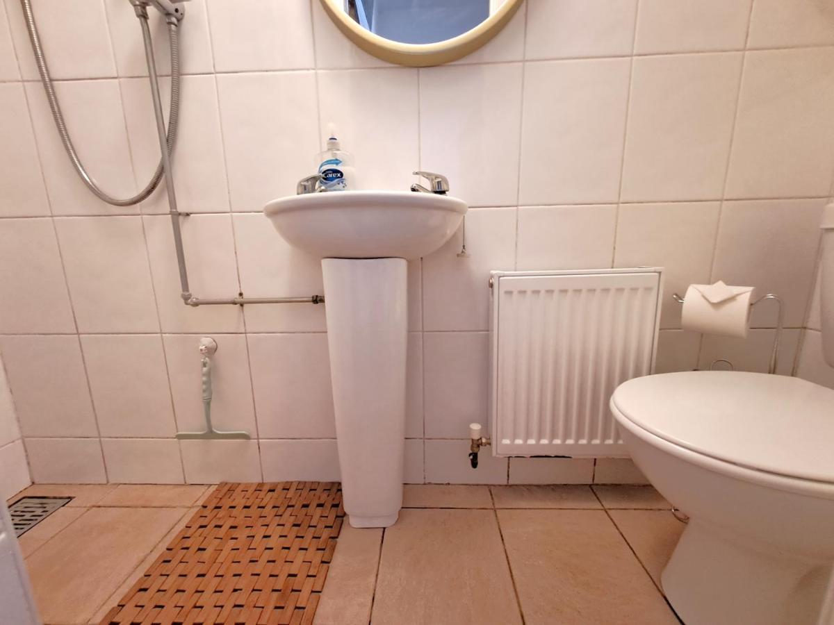 Quiet Comfortable Patcham Studio Free Parking Hallway Shared With Host