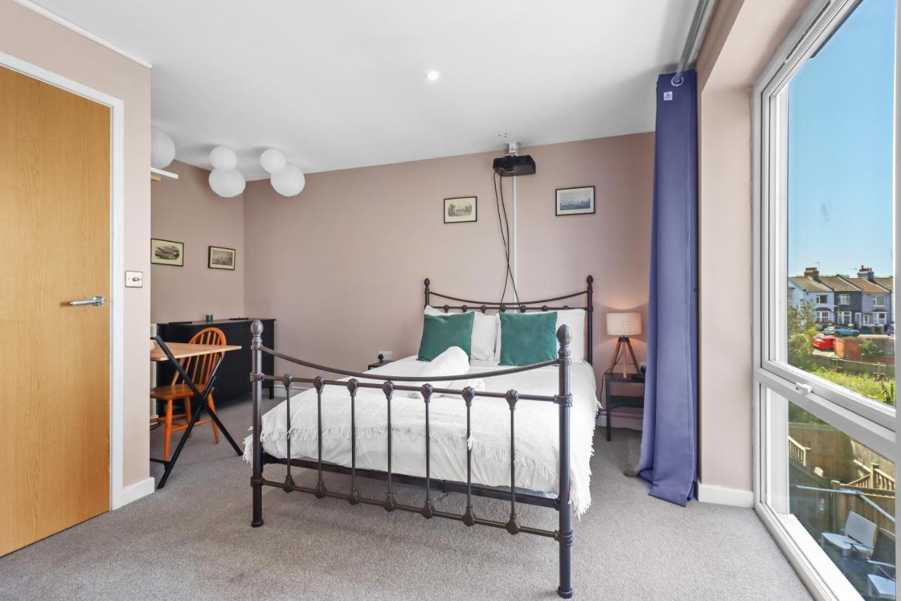 Modern House With Parking Buisness And Leisure * Brighton