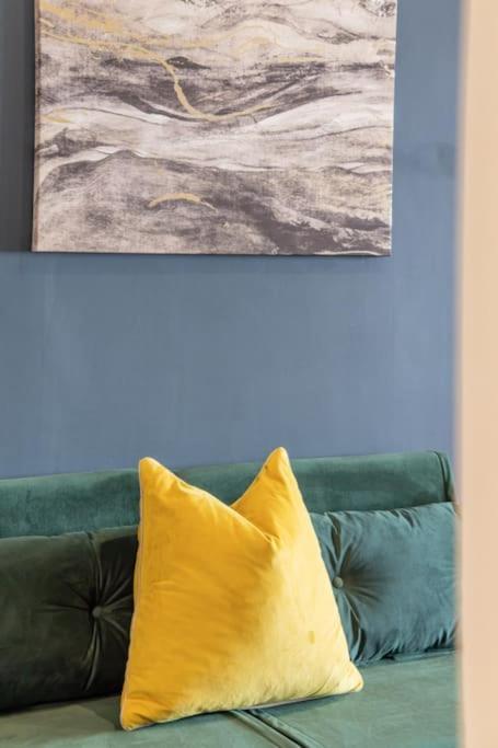 Flash Sales Offer - Any Week Day No Minimum Restrictions Centre Studio Bn144cla02 Apartment
