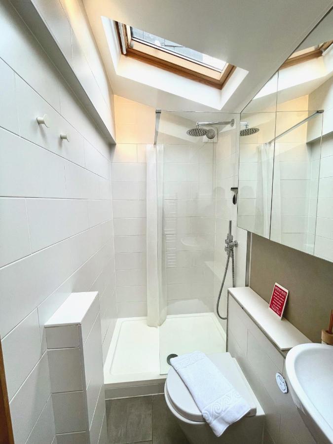 Stylish 2-bedroom Townhouse Next To Station *