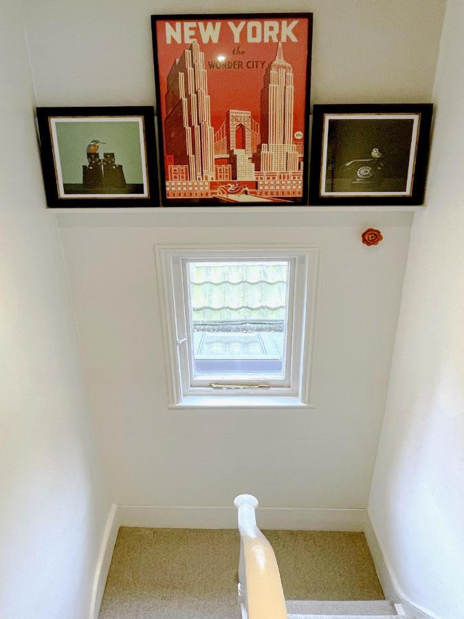Stylish 2-bedroom Townhouse Next To Station *