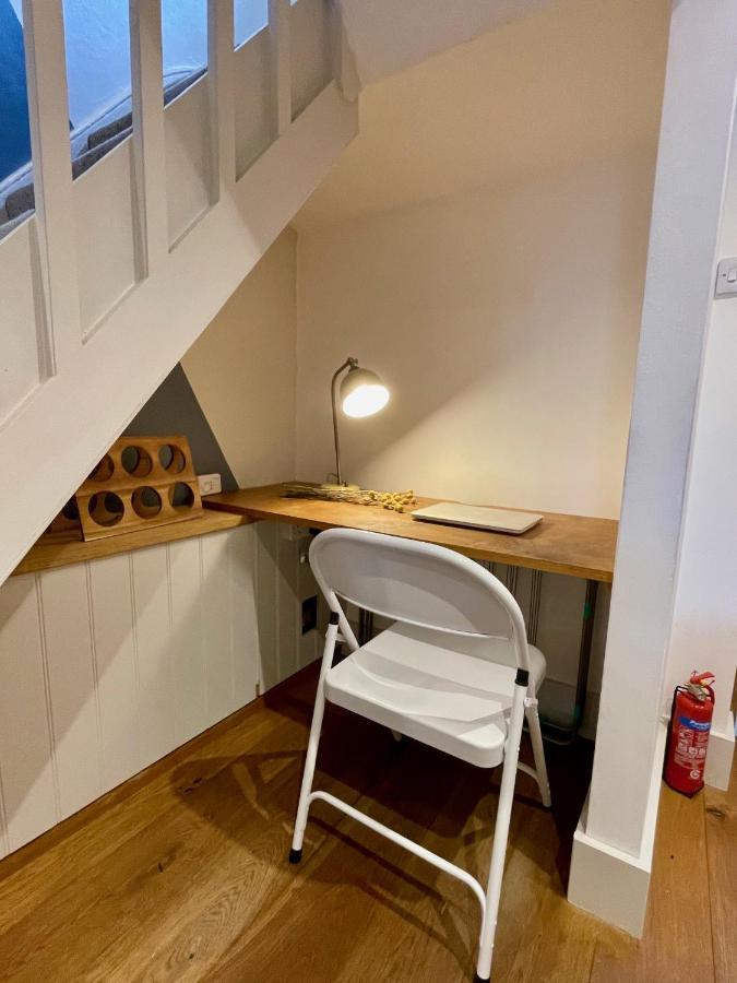 Apartment Stylish 2-bedroom Townhouse Next To Station