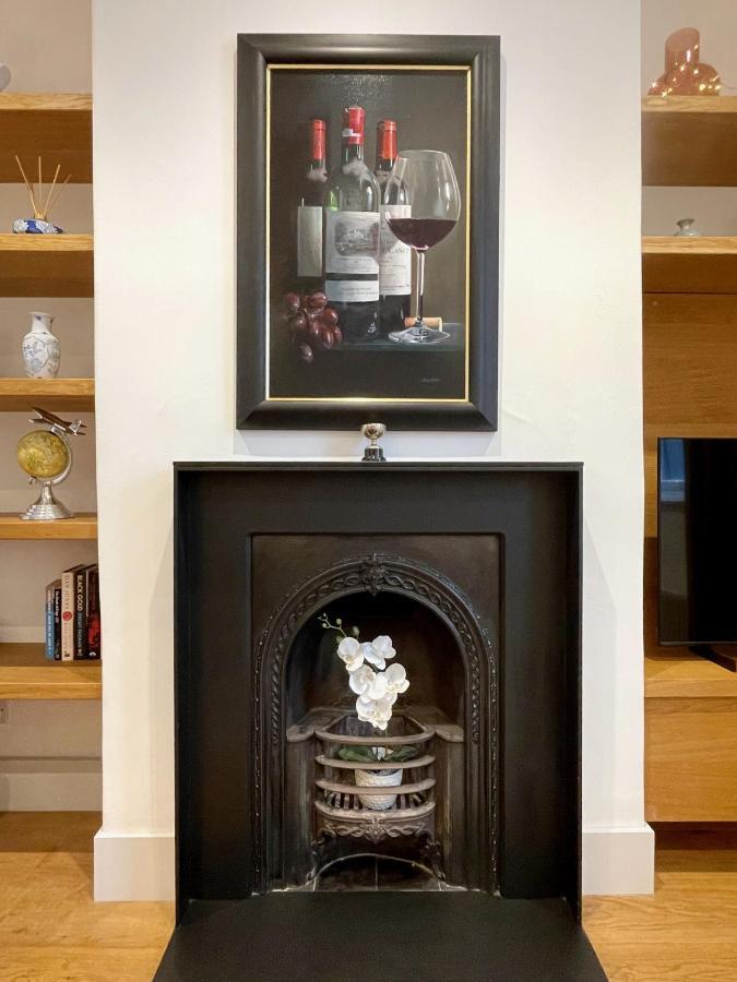 Stylish 2-bedroom Townhouse Next To Station Apartment *
