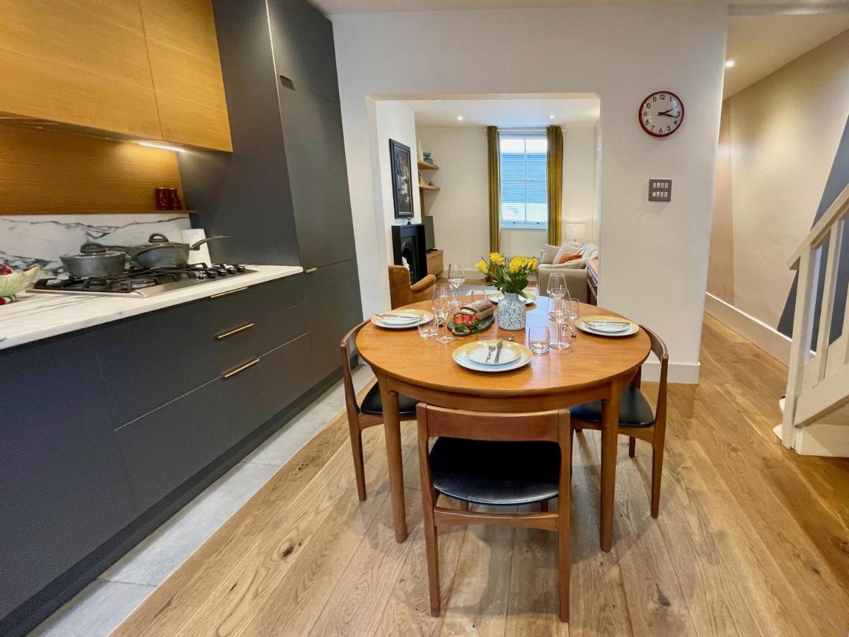 Stylish 2-bedroom Townhouse Next To Station *