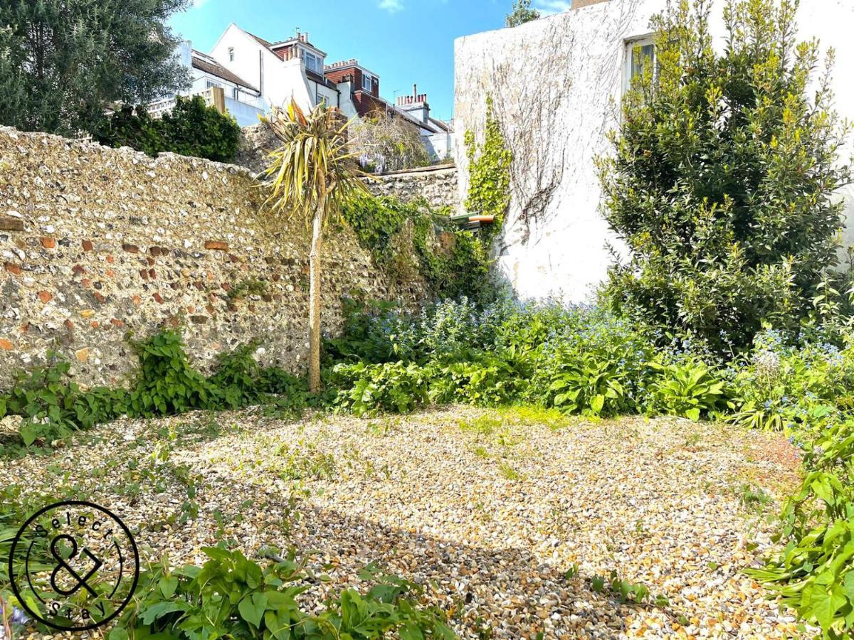 2-bed With Garden In Vibrant District Apartment *