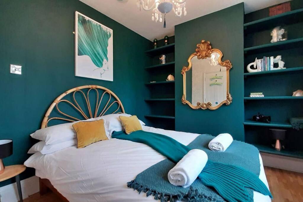 Holiday home Mermaid House - Close To Beach - By Crown Gardens Brighton