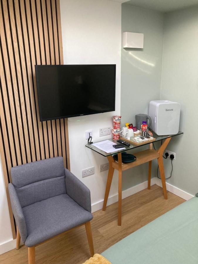 Guest house Ensuite Guest Unit With Ac And Free On-street Parking *