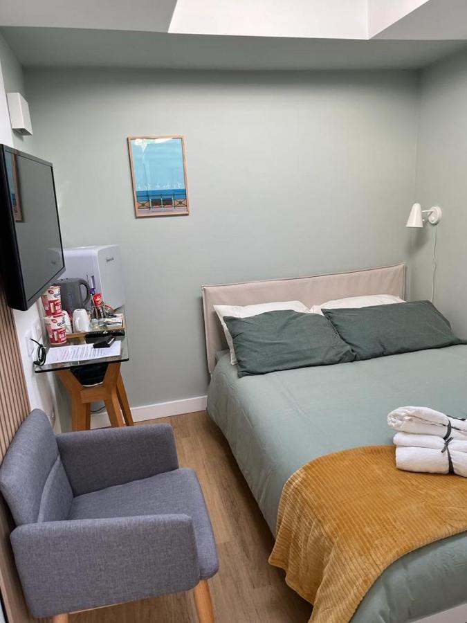 Guest house Ensuite Guest Unit With Ac And Free On-street Parking *