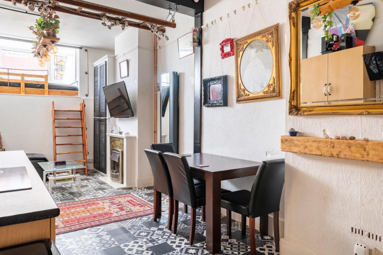 Hideaway In The Centre Of Apartment