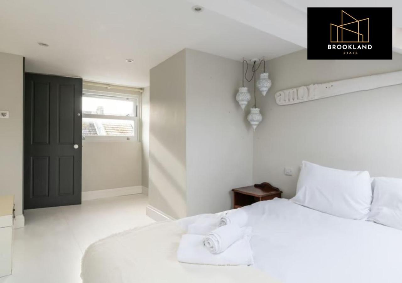Four Bedroom House By Brookland Serviced Short Lets & With Free Wifi