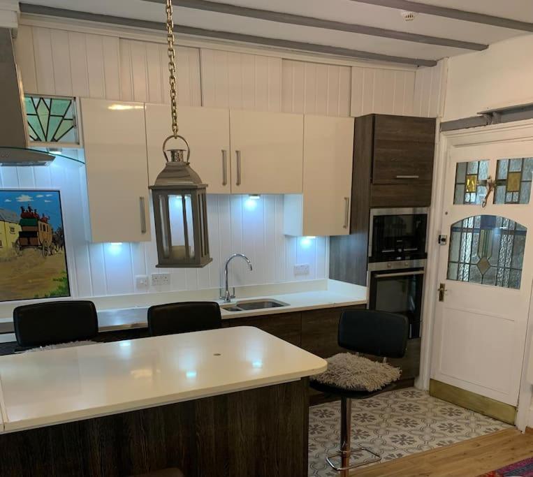One Bedroom In Heart Of Apartment Brighton