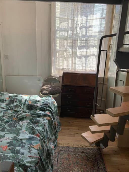 One Bedroom In Heart Of Apartment