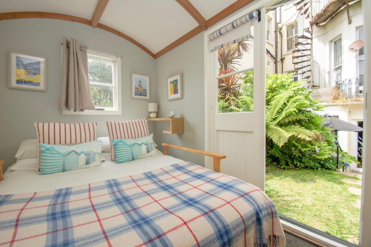 Hut Actually - By Lets Apartment Brighton