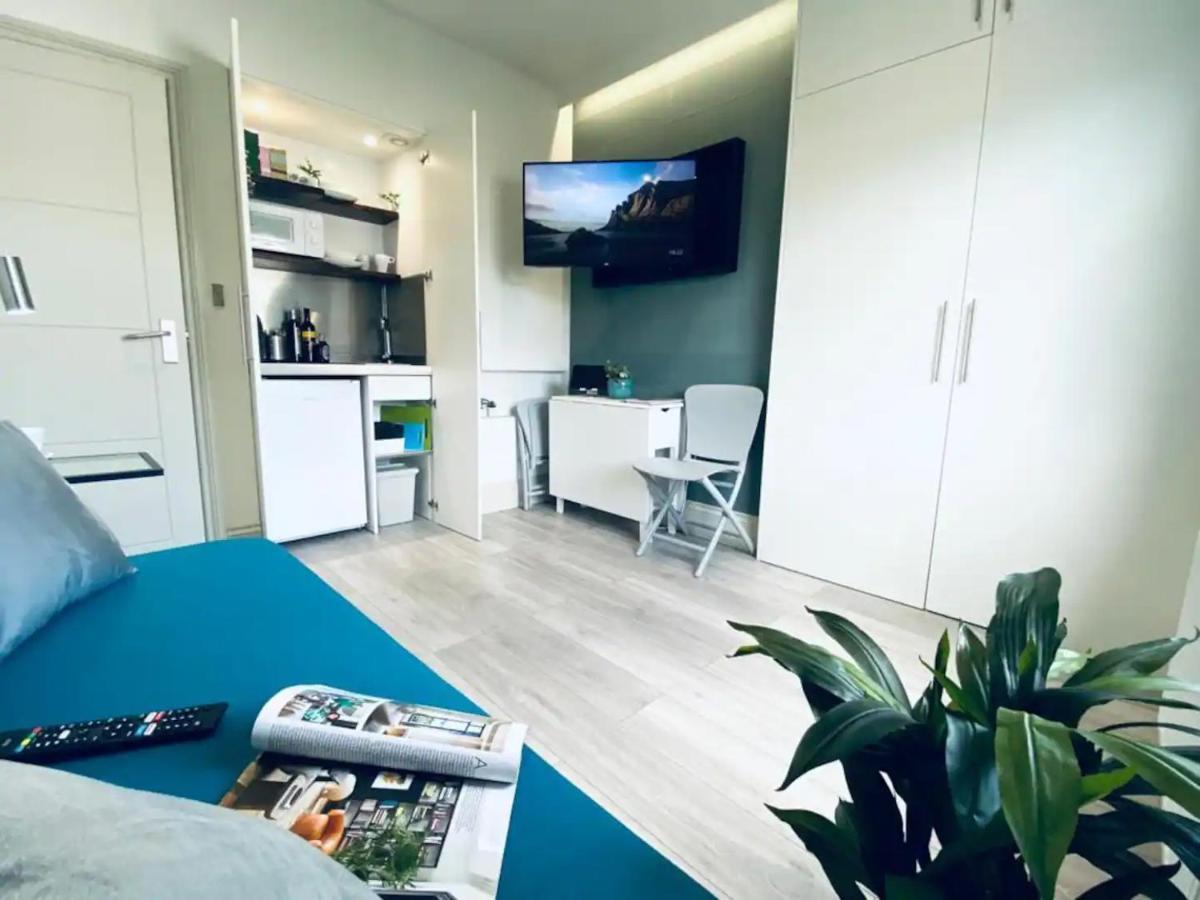 05 Stylish Steps From Sea, Bars & Promenade Apartment *