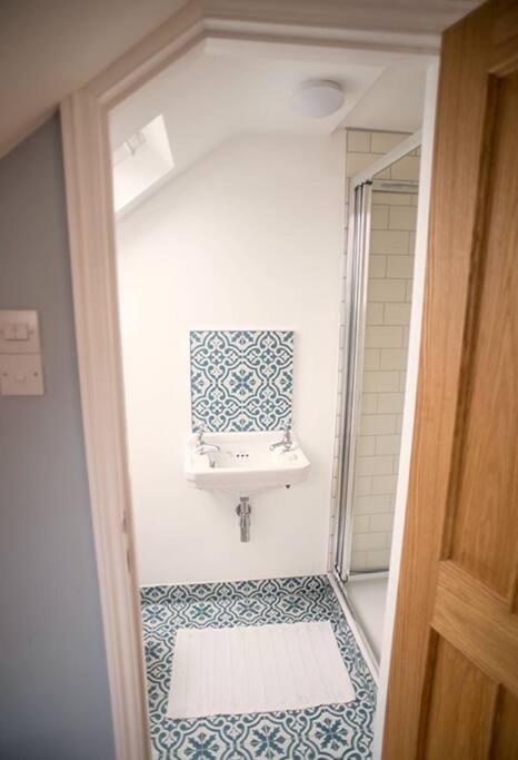 Three Bedroomed Victorian Family House, Garden Holiday home