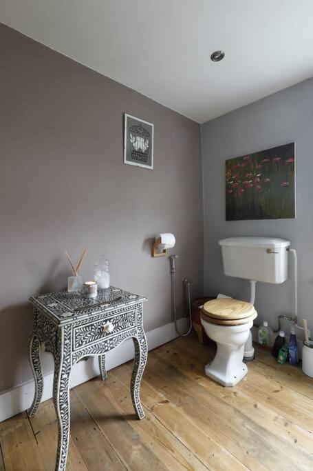 Holiday home Three Bedroomed Victorian Family House, Garden *