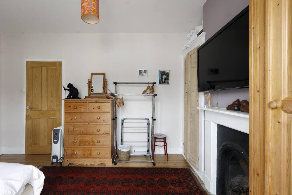 Three Bedroomed Victorian Family House, Garden Holiday home Brighton