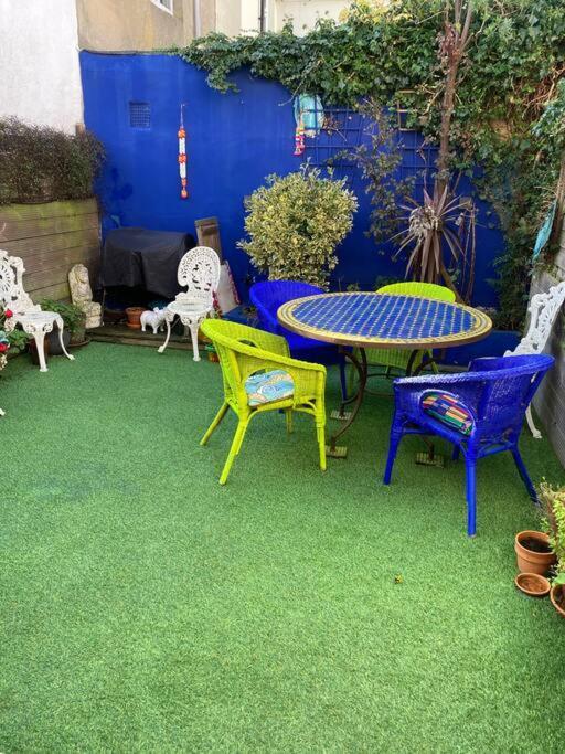 Holiday home Three Bedroomed Victorian Family House, Garden