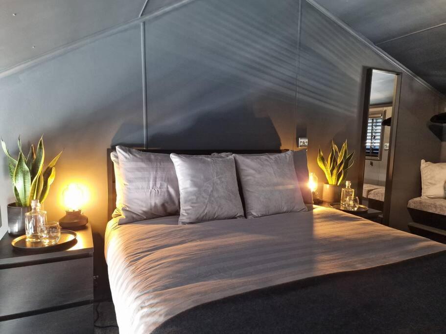 Sea Breeze In Marina With Free Parking Holiday home