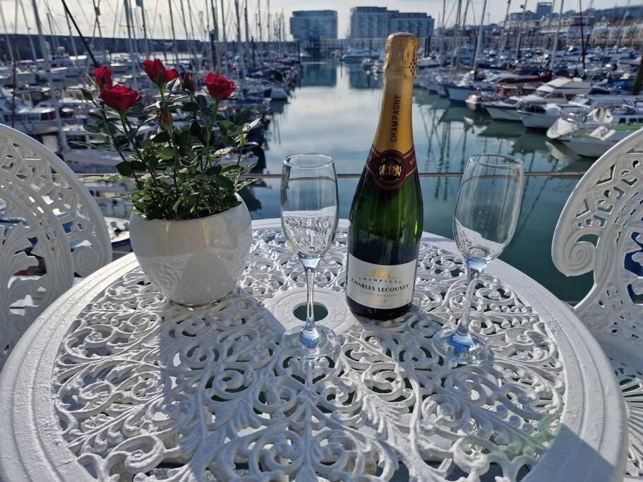 Sea Breeze In Marina With Free Parking *