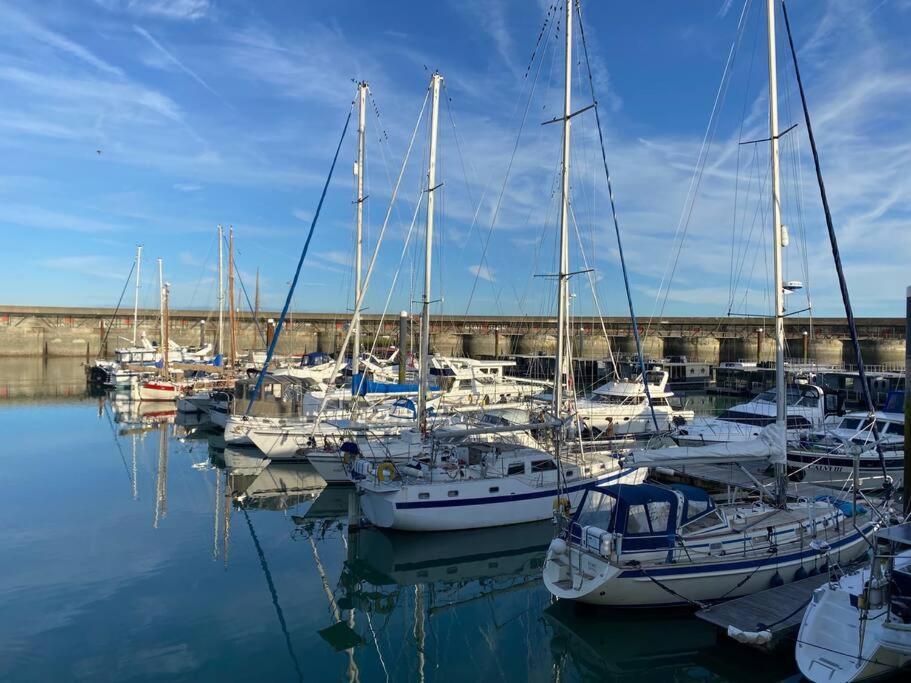 Sea Breeze In Marina With Free Parking * Brighton