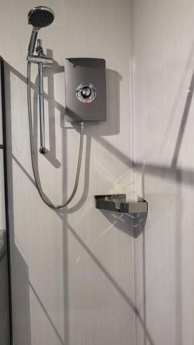 Apartment Big Comfy Studio In With Free Onsite Parking 5 Mins From - 10 Mins From Brighton