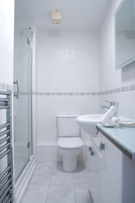 Stunning Modern Space With Harbour Views & Free Parking Apartment *