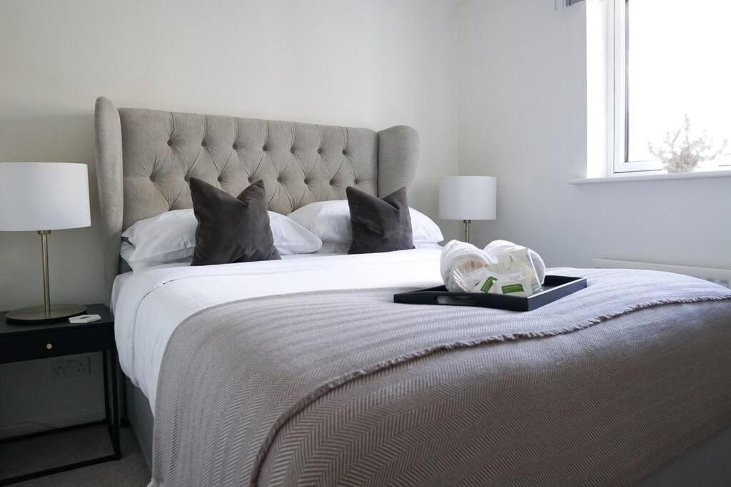 Apartment Stunning Modern Space With Harbour Views & Free Parking