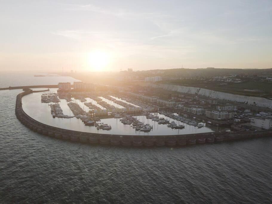 Stunning Modern Space With Harbour Views & Free Parking * Brighton