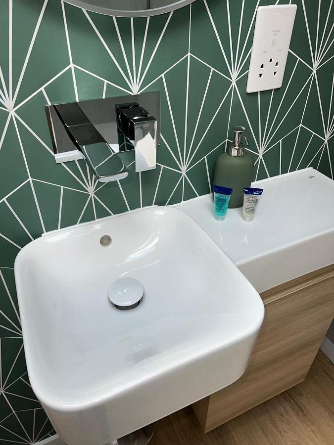 Ensuite Guest Unit With Ac And Free On-street Parking Guest house Brighton