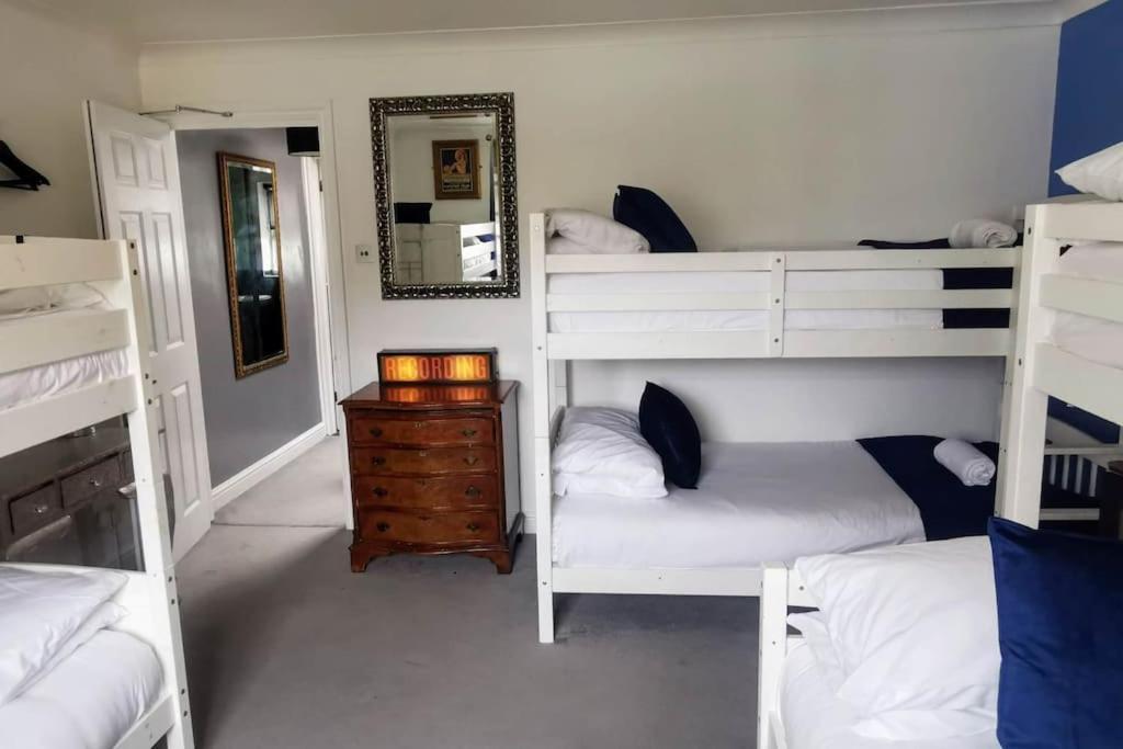 Parlourama With Hot Tub - Sleeps 18