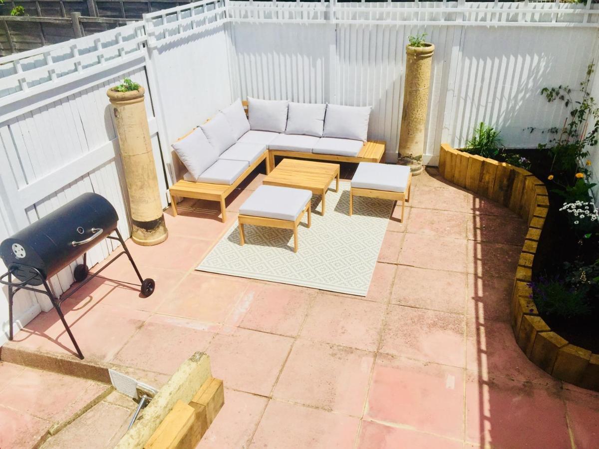 Spacious Retreat With Sunny Garden *