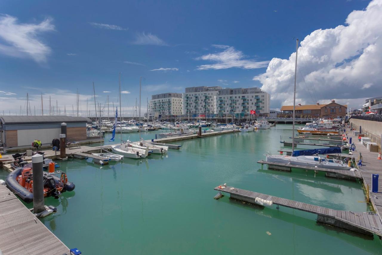 Free Parking Stylish & Modern 4-bedroom With Sea Views Holiday home *