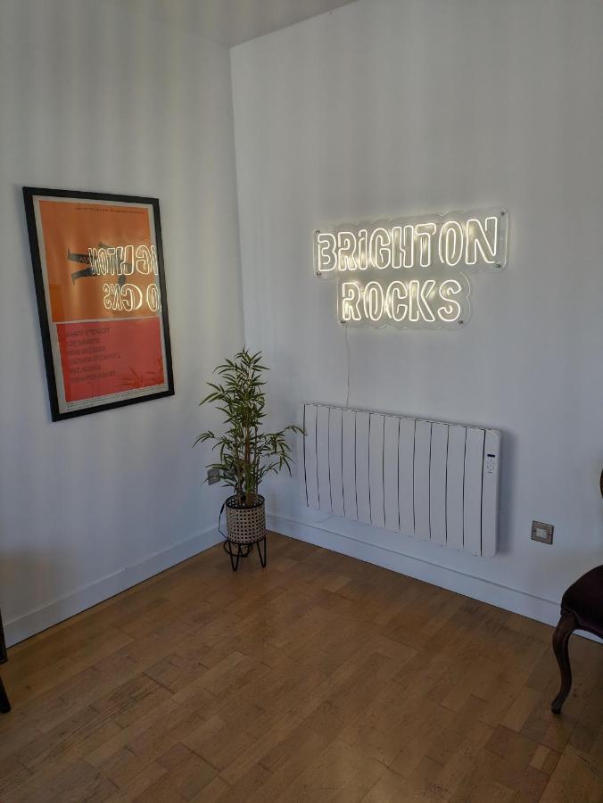 Loft Style 2-bed 2-bath In North Laines