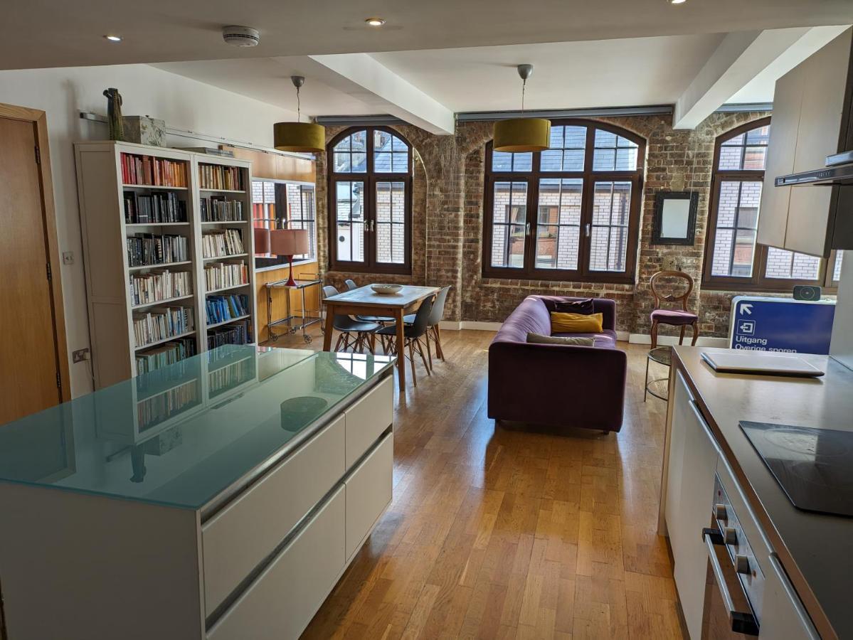 Loft Style 2-bed 2-bath In North Laines Apartment Brighton