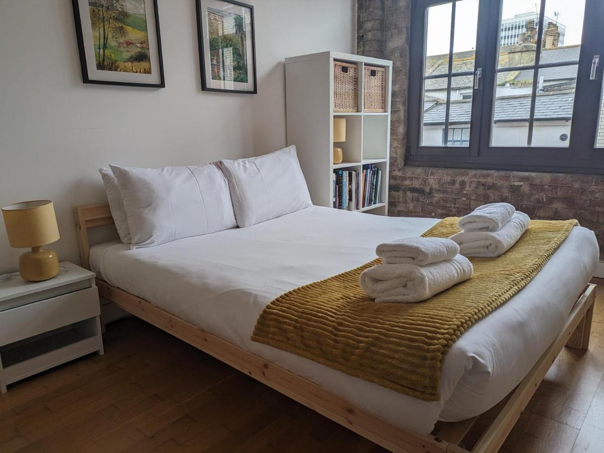 Apartment Loft Style 2-bed 2-bath In North Laines *