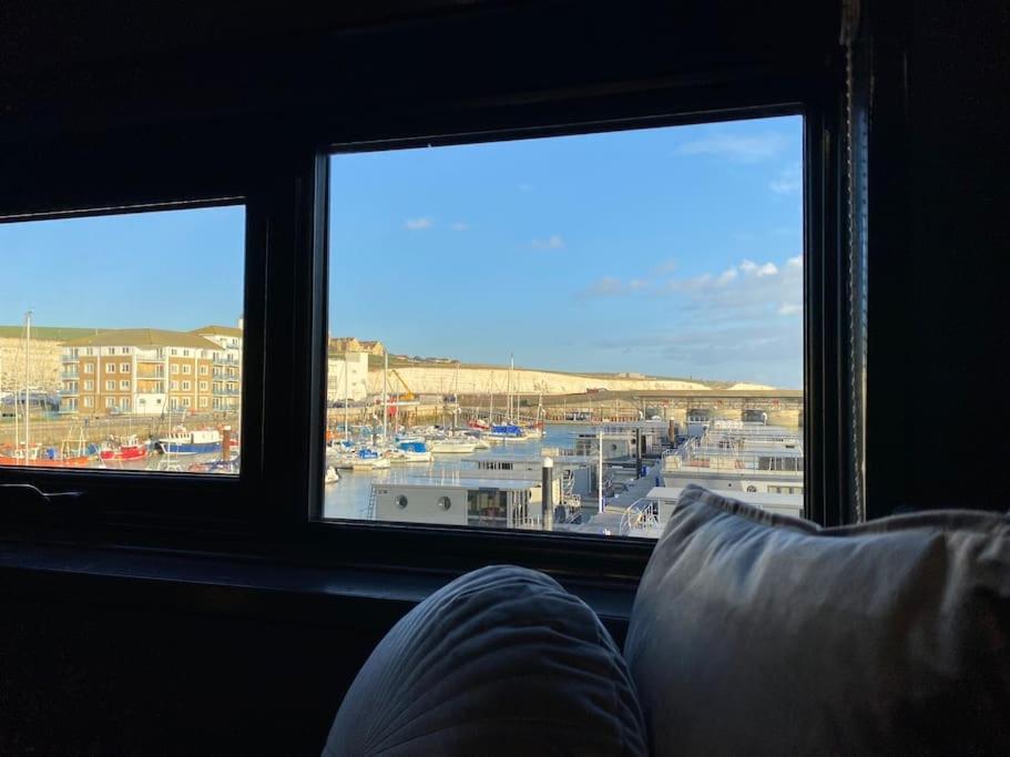 Apartment Seascape - Floating At Marina With Free Parking