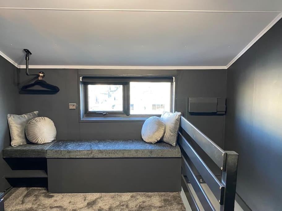 Apartment Seascape - Floating At Marina With Free Parking *