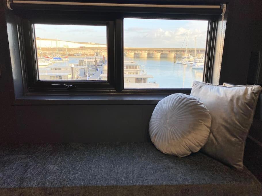 Apartment Seascape - Floating At Marina With Free Parking Brighton