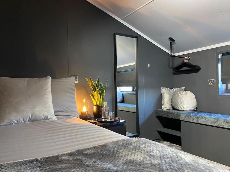 Apartment Seascape - Floating At Marina With Free Parking Brighton