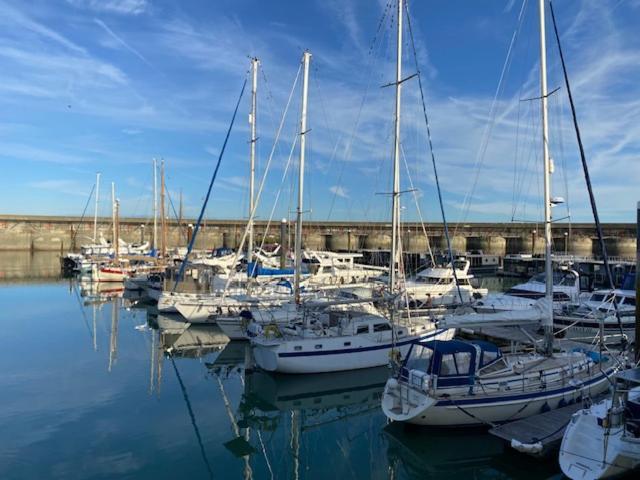 Seascape - Floating At Marina With Free Parking Apartment *
