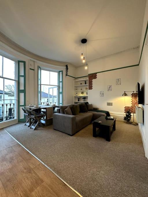 / Balcony/ Board Games / Bath Tub Apartment