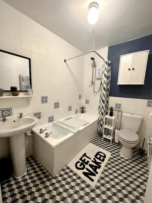 / Balcony/ Board Games / Bath Tub