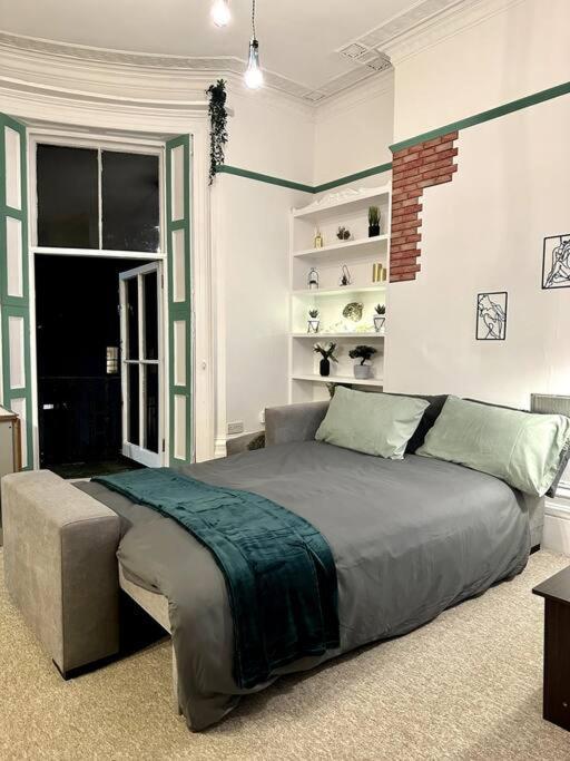 / Balcony/ Board Games / Bath Tub Apartment *