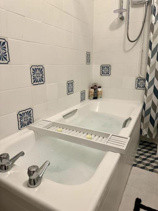 / Balcony/ Board Games / Bath Tub Apartment