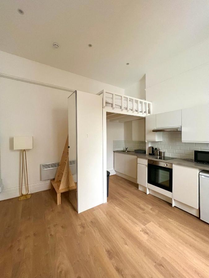 New Modern Studio Flat *